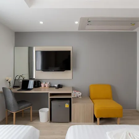 The Riski Hotel At Bangphlat Station Sha